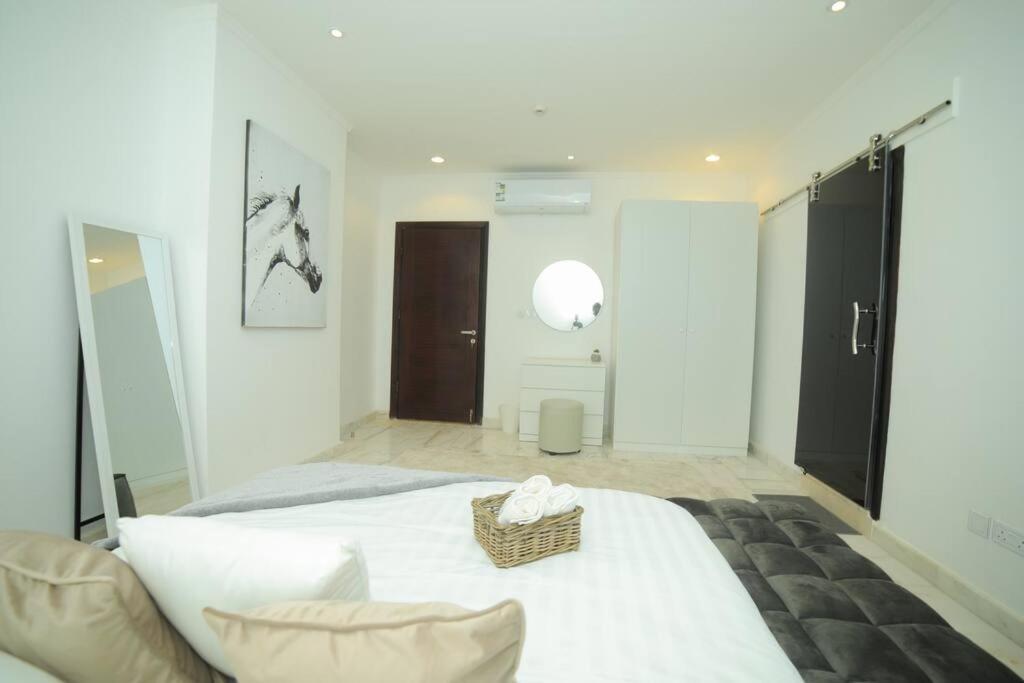 Luxurious Modern In Front Of Walk Apartment Jeddah