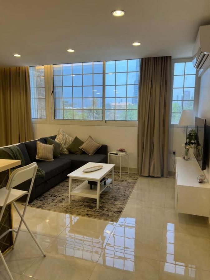 Apartment Luxurious Modern In Front Of Walk
